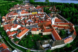 Navrhli jsme a zrealizoval hotelové pokoje - HOTEL ZLATÁ HVĚZDA TŘEBOŇ